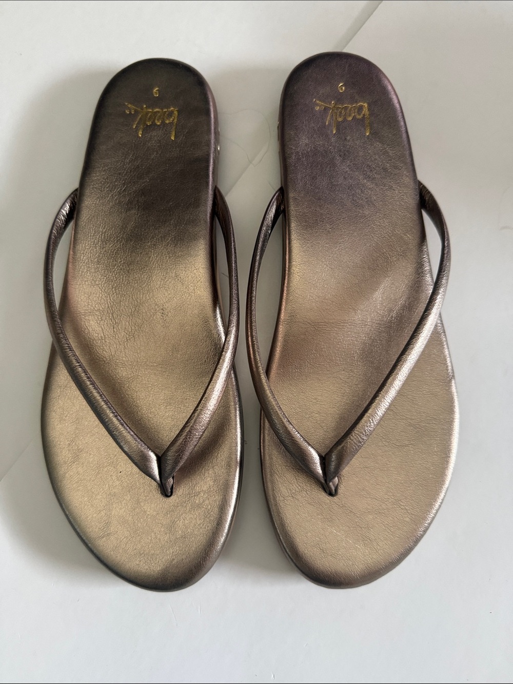 NWT BEEK SUNBEAM METALLIC BRONZE FLIP FLOP SANDAL, SIZE 9